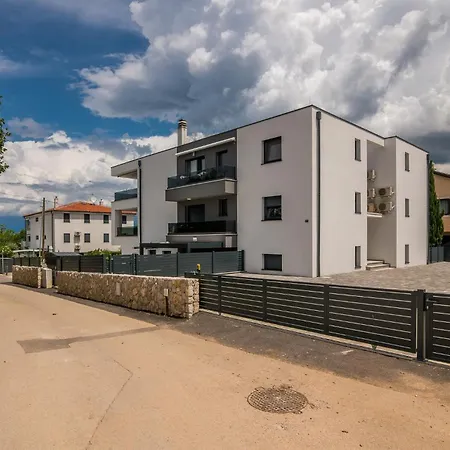 Deluxe Apartamento Vantacici